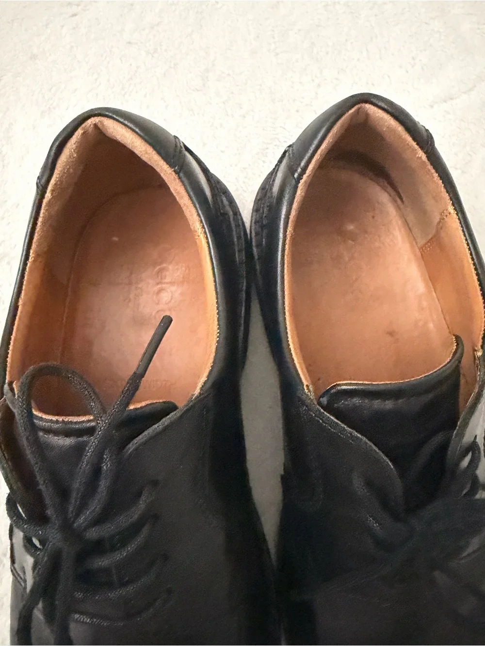 Ecco sleek black